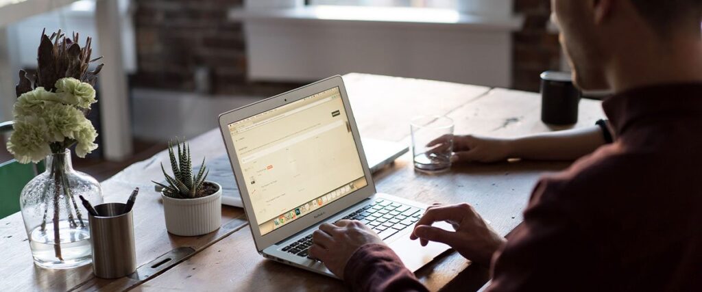 Hvordan gør jeg mig selv attraktiv på jobmarkedet online
